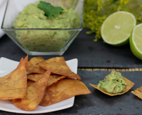 tacos de maíz con salsa guacamole