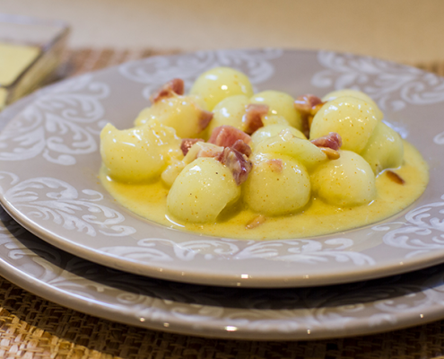 ensalada de melón y jamón con salsa curry