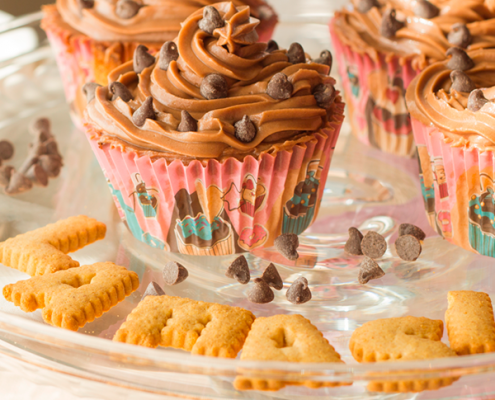 Cupcakes de vainilla y crema de chocolate