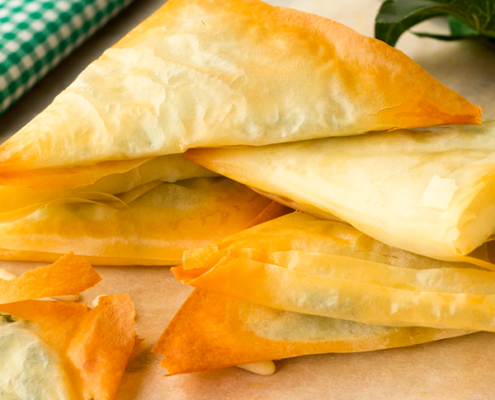 triángulos de pasta filo rellenos