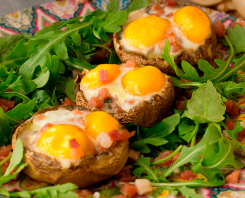 champiñones rellenos con huevo de codorniz y jamón ibérico