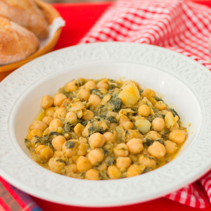 Para el almuerzo hemos preparado un plato exquisito perfecto para la época de Semana Santa. No te pierdas la receta de potaje de bacalao, rica, sabrosa y fácil.