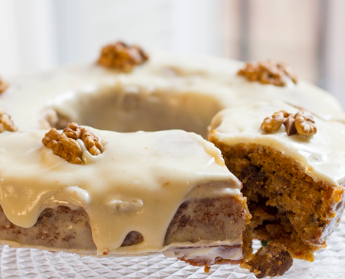 tarta-pastel de zanahoria y nueces con frosting de queso