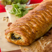 trenza de hojaldre de espinacas y piñones