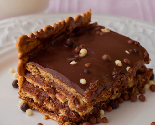 tarta de cumpleaños de chocolate y galletas