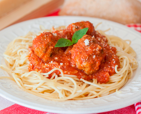 espaguetis con albondigas caseras