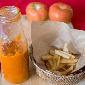 ¿Te animas a cocinar con nosotros una deliciosa salsa para acompañar tus platos? No te pierdas está espectacular receta de salsa ketchup casera súper sencilla.