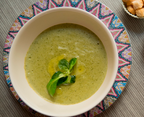 crema de patata, canónigos y queso de cabra