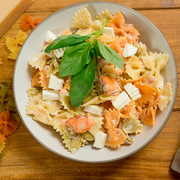 pasta con salmón y queso fresco