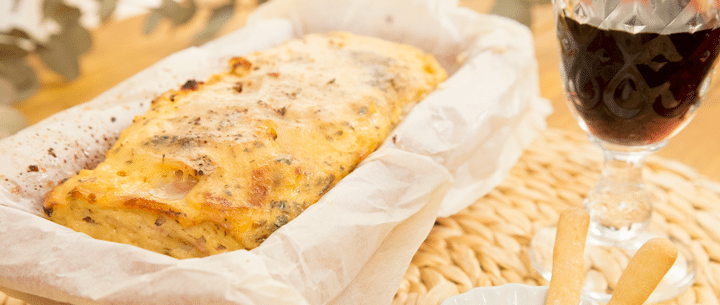 Pastel de pollo relleno de jamón y queso