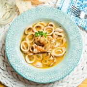 calamares en salsa de langostinos