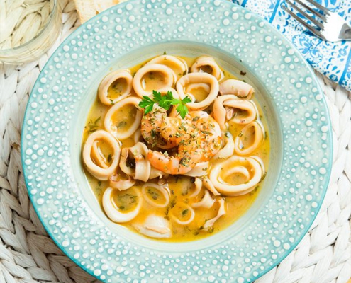 calamares en salsa de langostinos