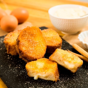 Torrijas rellenas de crema pastelera