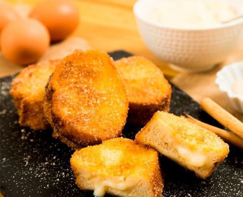 Torrijas rellenas de crema pastelera