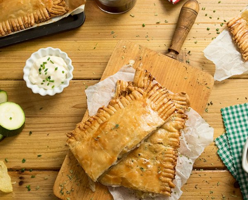 Empanada de pollo, calabacín y mayonesa