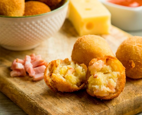 bolitas de patata con queso y bacon