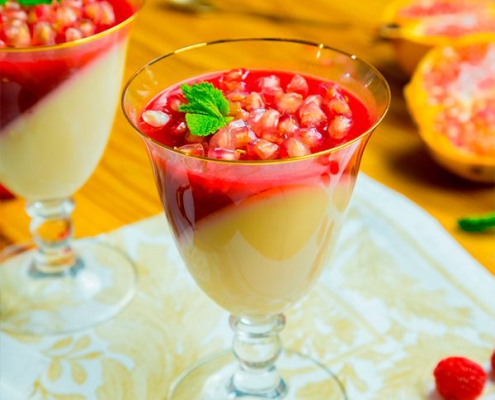 panna cotta con frambuesas