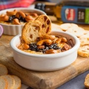 queso de cabra gratinado con cebolla y aceite de lino