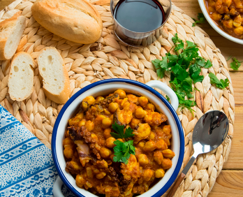 garbanzos con pulpo y tomate