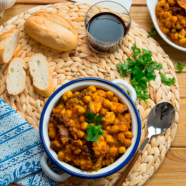 garbanzos con pulpo y tomate