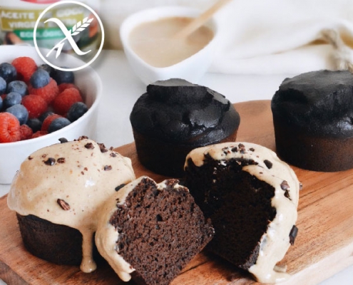 Muffins sin gluten con frosting de plátano