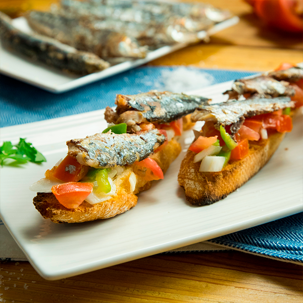 Sardinas a la sal con picadillo de la abuela