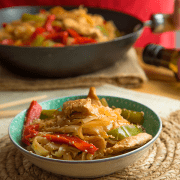 Pollo agridulce con noodles