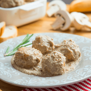 Albóndigas de berenjena con salsa de champiñones