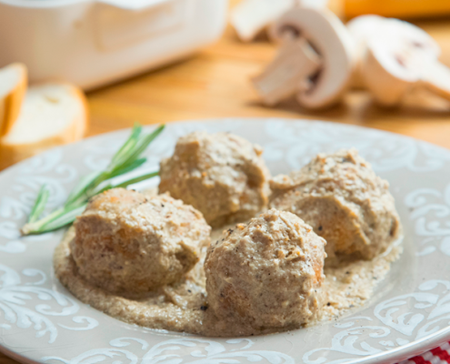 Albóndigas de berenjena con salsa de champiñones