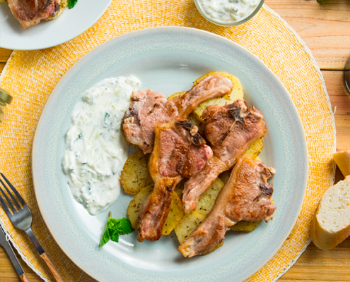 Chuletas con tzaziki de coco