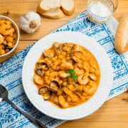 Garbanzos con almejas y langostinos