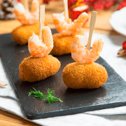 Croquetas de Navidad de bacalao, langostinos y almejas