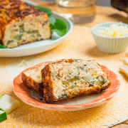 Pastel de calabacín, queso y bacon