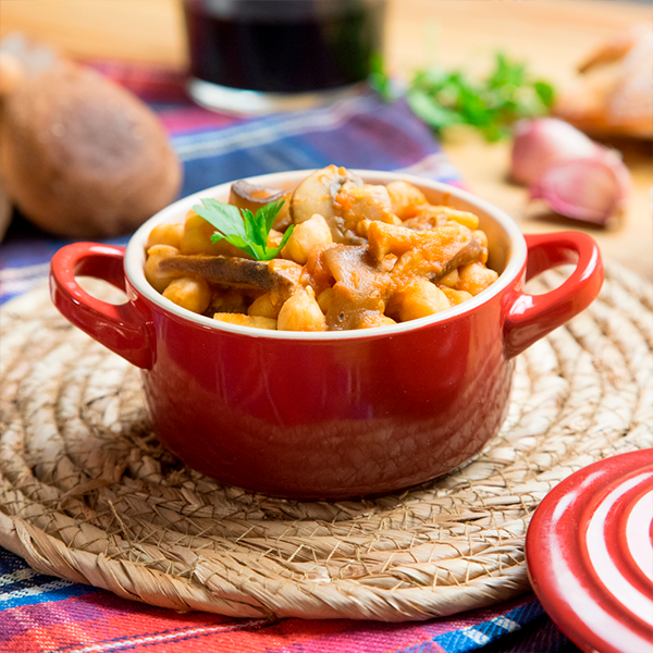 Salteado de garbanzos con setas