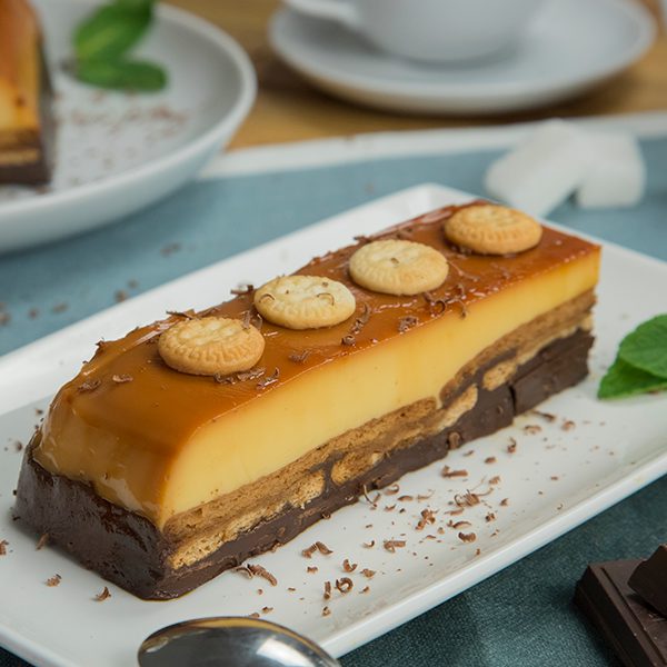 Tarta de flan, chocolate y galletas