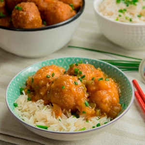 Albóndigas de pollo en salsa asiática