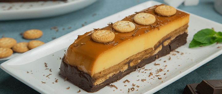 Tarta de flan, galletas y chocolate