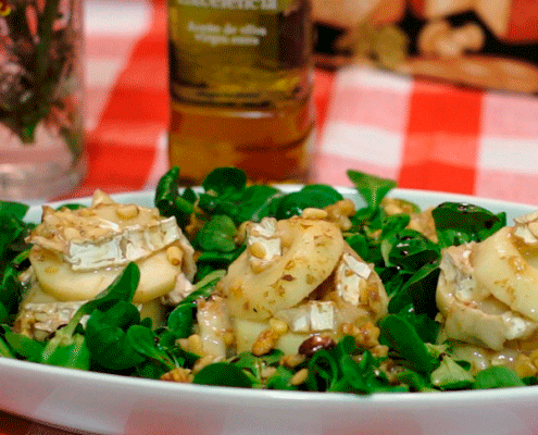 Ensalada templada de pera y queso de cabra