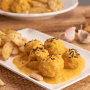 albondigas de bacalao con salsa de almendras