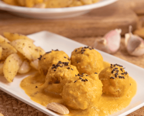 albondigas de bacalao con salsa de almendras