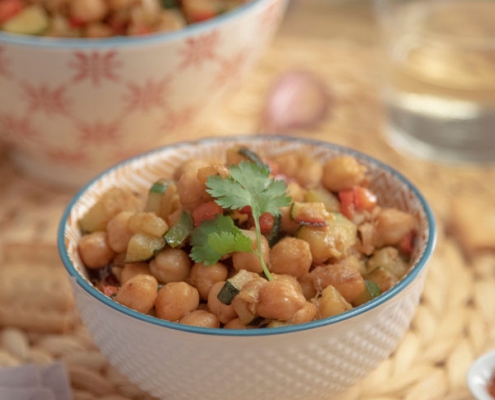 Salteado de garbanzos con calabacín y pimiento