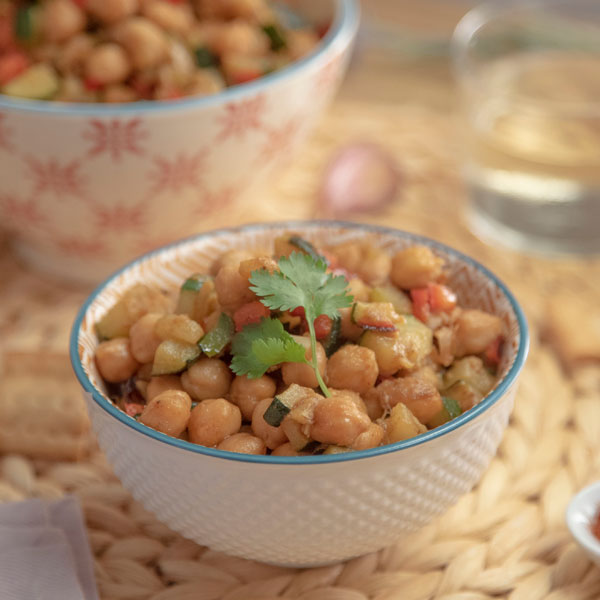 Salteado de garbanzos con calabacín y pimiento