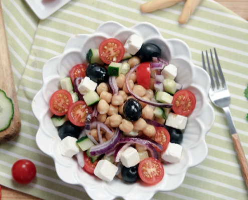ensalada griega de garbanzos