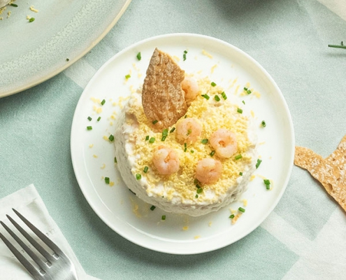 Ensaladilla de merluza y gambas