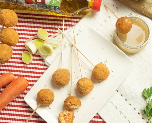 Piruletas de albóndigas de pollo a la cerveza