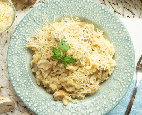 Risotto de queso brie con pollo y champiñones