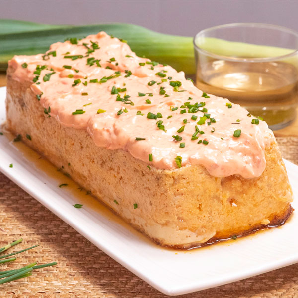 Pastel de merluza y dátiles con mayonesa de piquillos