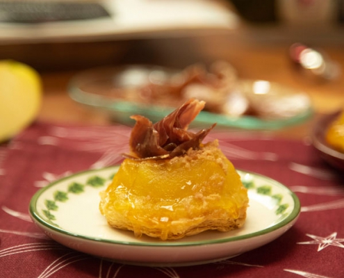 Tarta tatin de manzana con jamón ibérico y foie