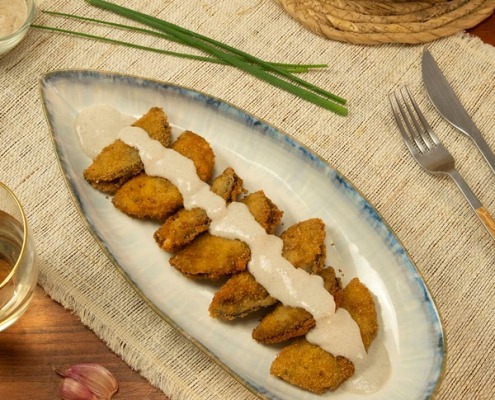 Empanadillas de berenjena con salsa de champiñones