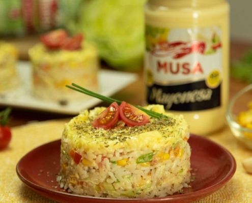 Ensalada de arroz con mayonesa y atún